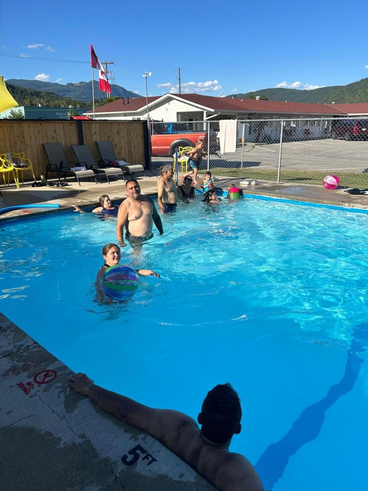 Paradise Motel Sicamous Luaran gambar